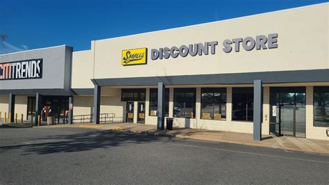 what are some major discount retailers